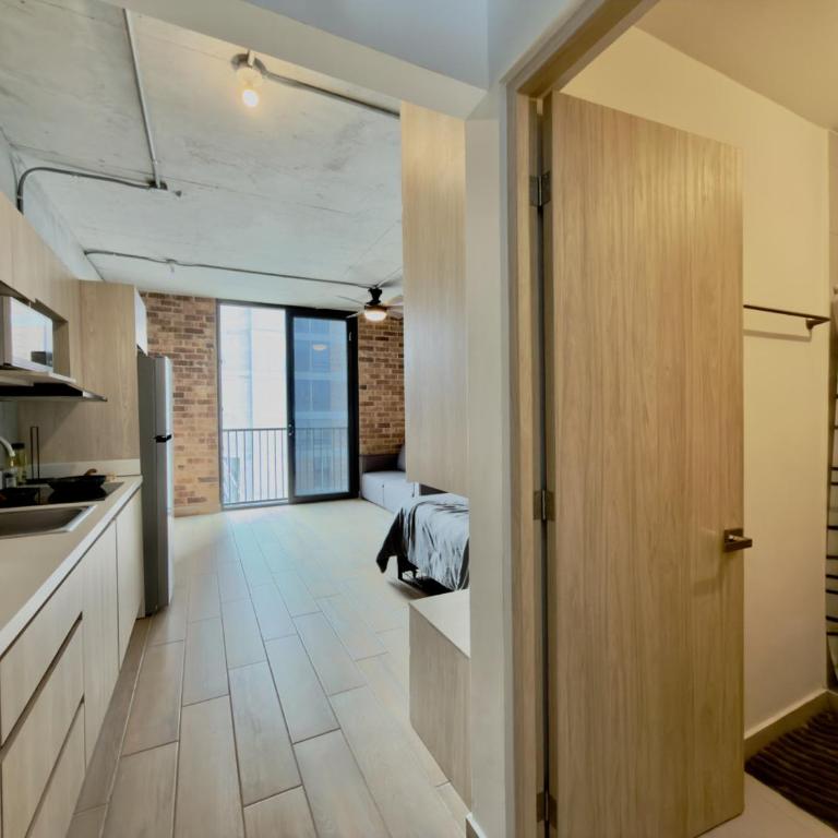 Loft Céntrico con Piscina, Gym y Vistas - One-Bedroom Apartment with City View - 8