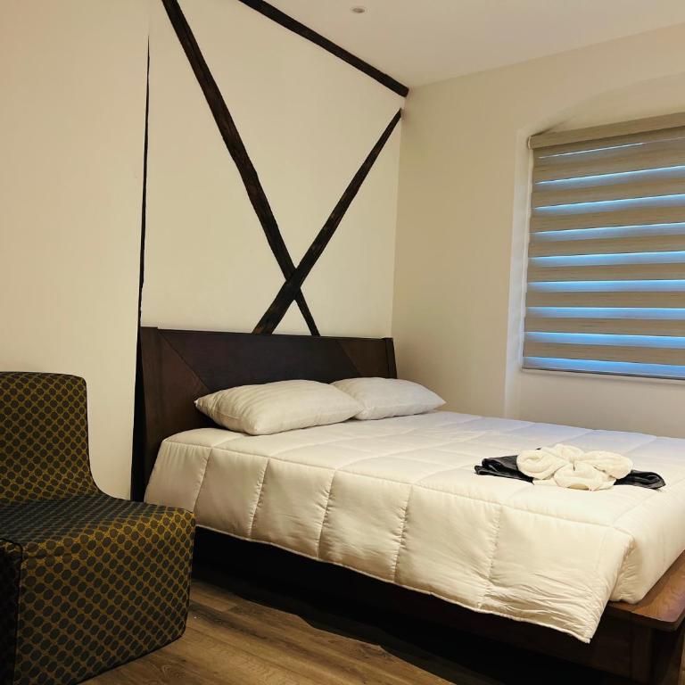 Top colonial suite cathedral 2B - One-Bedroom Apartment - 3