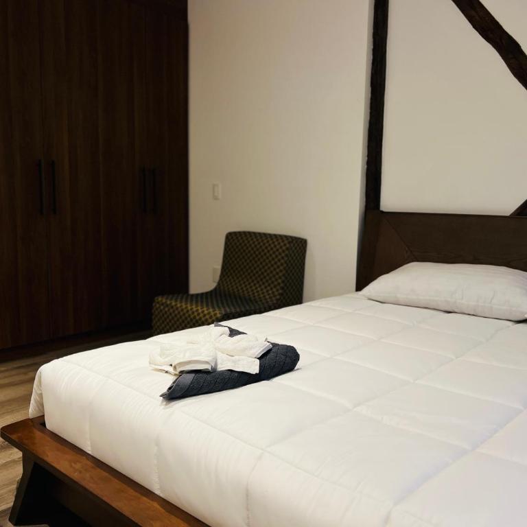 Top colonial suite cathedral 2B - One-Bedroom Apartment - 5