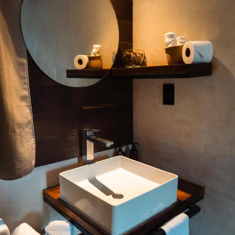 Hotel Makaabá Eco-Boutique - Queen Room with Pool View (Tiny House Concept) - 6