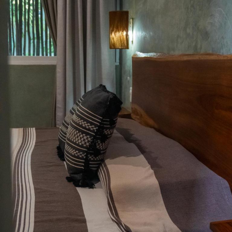 Hotel Makaabá Eco-Boutique - Habitación con cama extragrande y balcón - 4