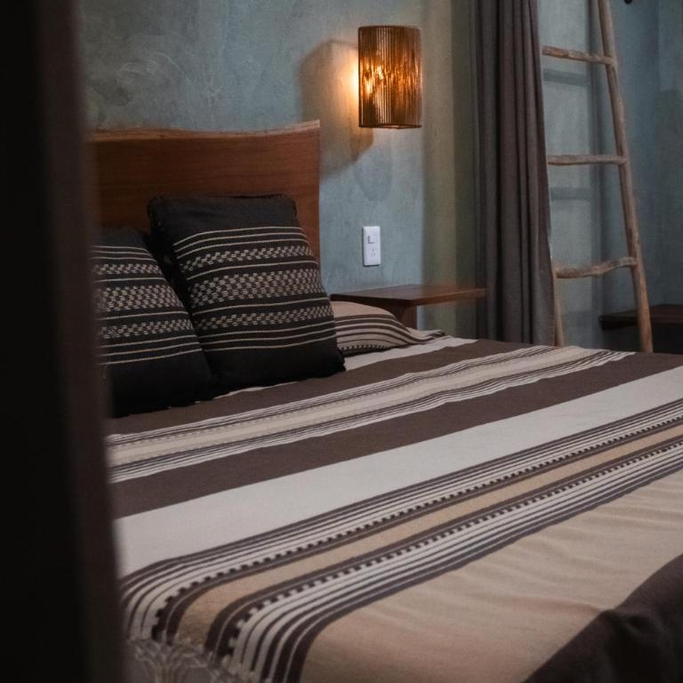 Hotel Makaabá Eco-Boutique - Habitación con cama extragrande y balcón - 6
