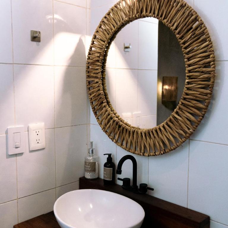 Hotel Makaabá Eco-Boutique - Habitación con cama extragrande y balcón - 3
