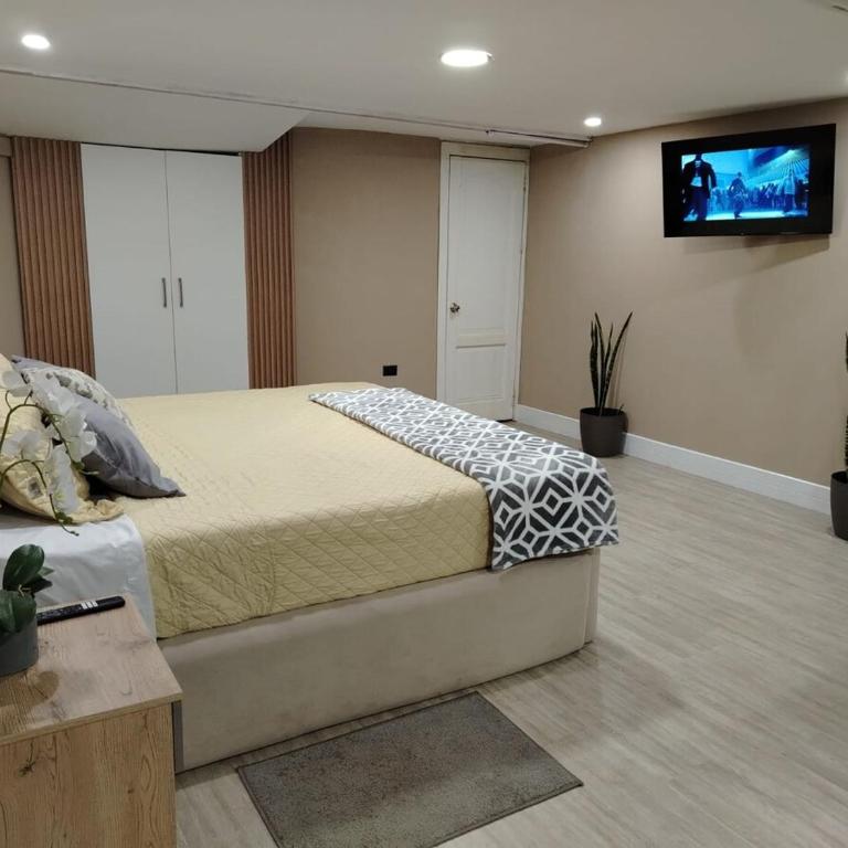 Family or couples suite near pools - One-Bedroom Apartment - 9