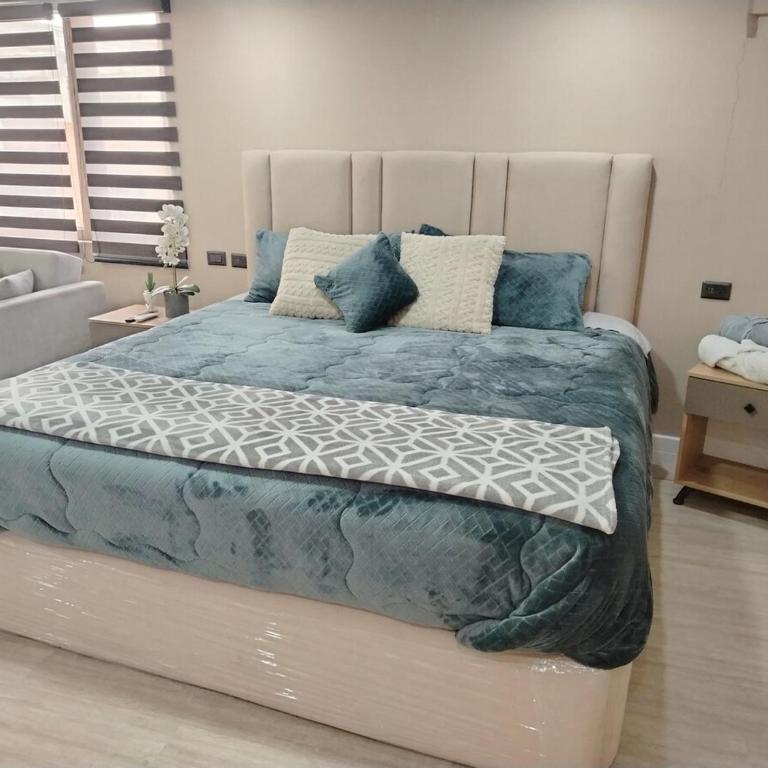 Family or couples suite near pools - One-Bedroom Apartment - 22