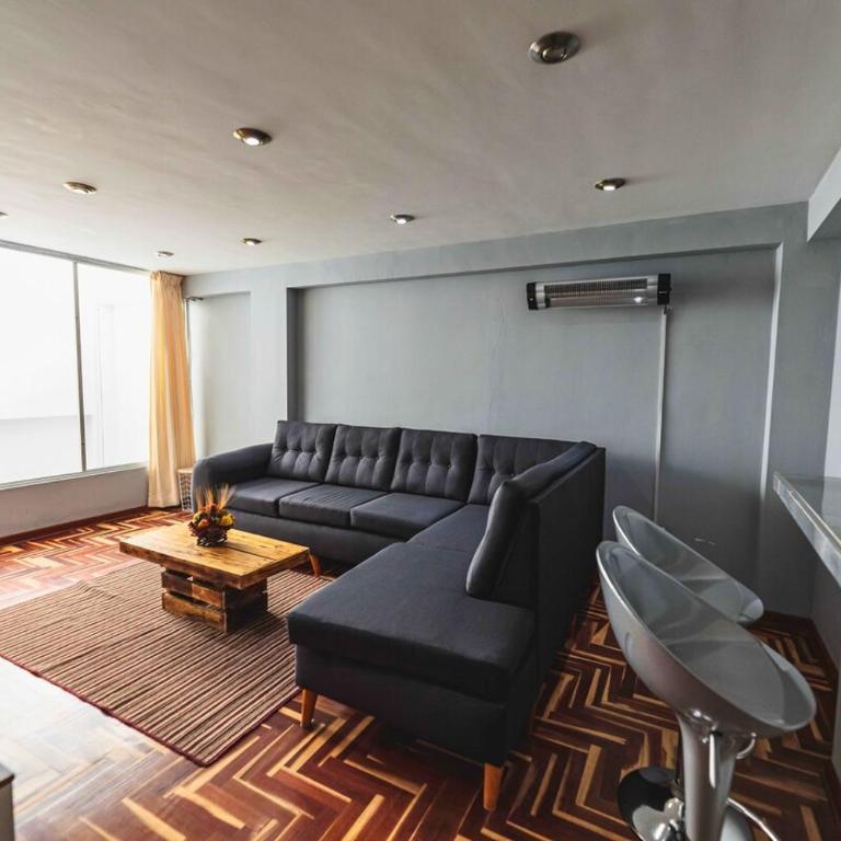 3 bedrooms for 6 and parking, Historic Center - Three-Bedroom Apartment - 1