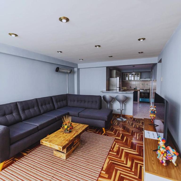 3 bedrooms for 6 and parking, Historic Center - Three-Bedroom Apartment - 3
