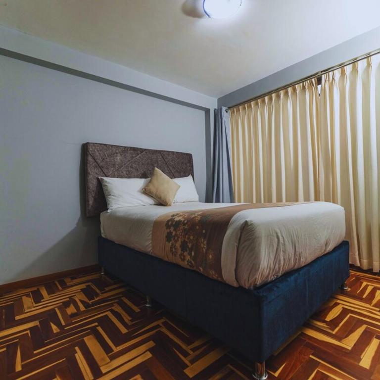 3 bedrooms for 6 and parking, Historic Center - Three-Bedroom Apartment - 5