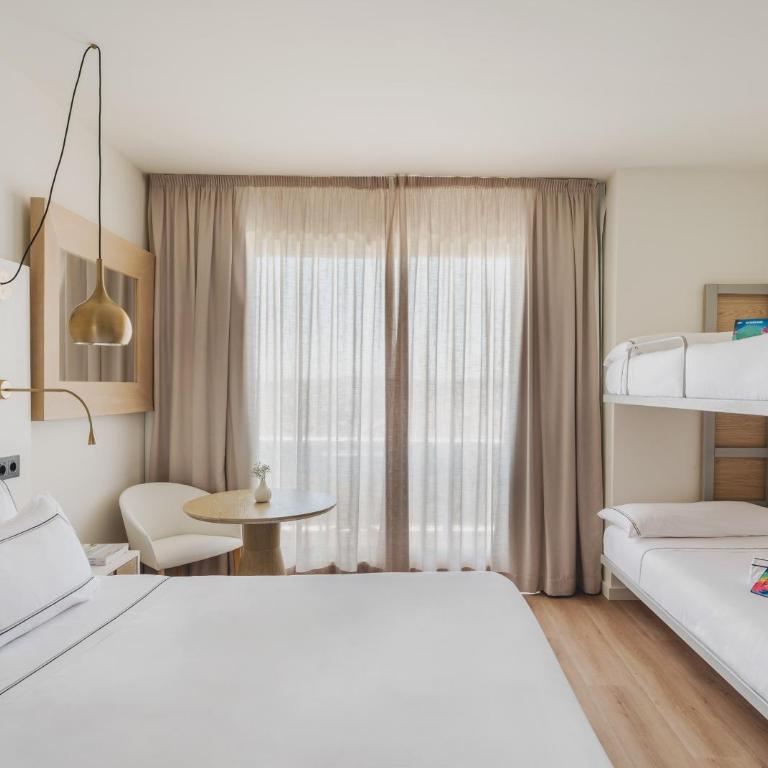 Meliá Sitges - Family Double (3 Adults) - 4