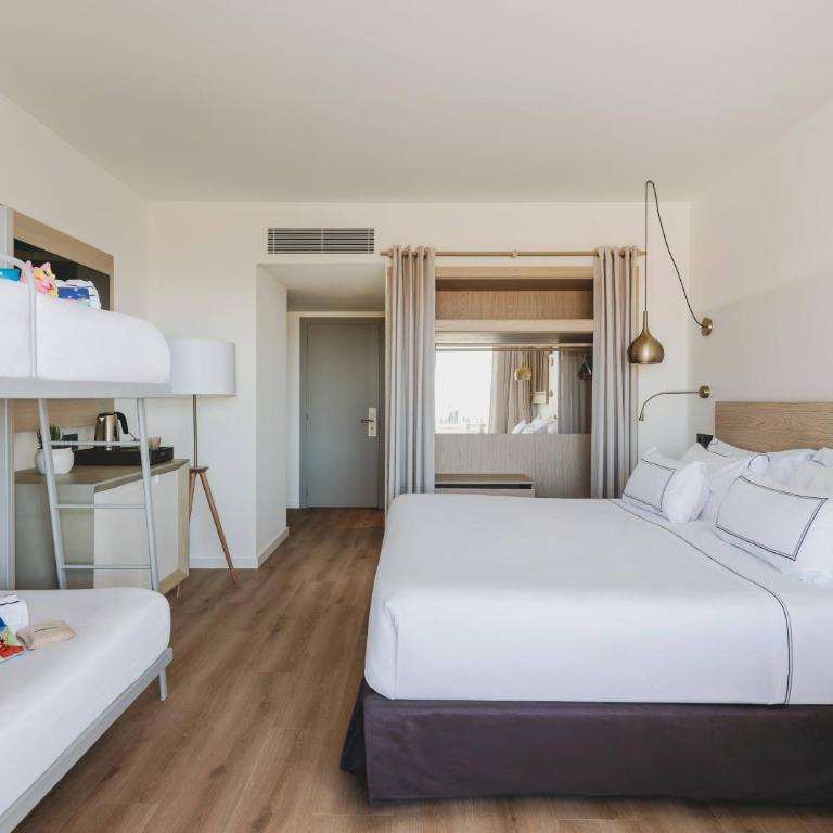 Meliá Sitges - Family Double (3 Adults) - 3