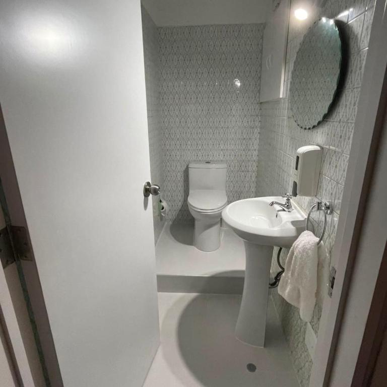 A un paso de todo 3 bedrooms Across from Kennedy Park - Three-Bedroom Apartment - 8