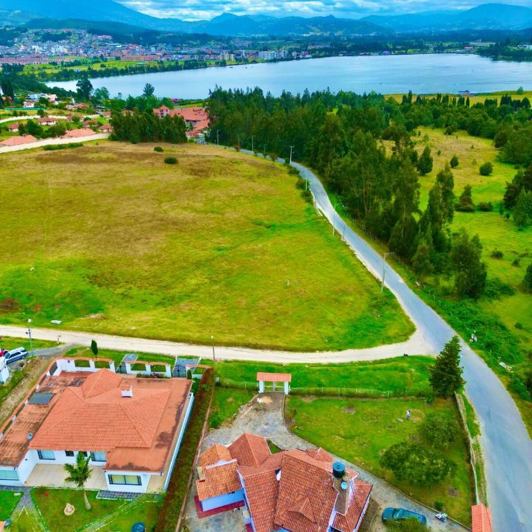 Encantadora villa familiar cerca del lago y las aguas termales - Villa - 17