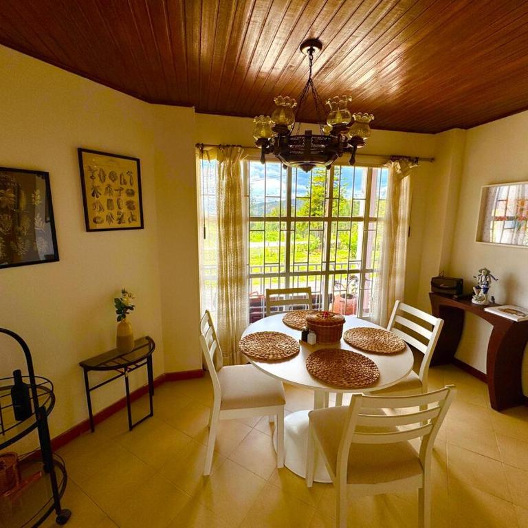 Encantadora villa familiar cerca del lago y las aguas termales - Villa - 28