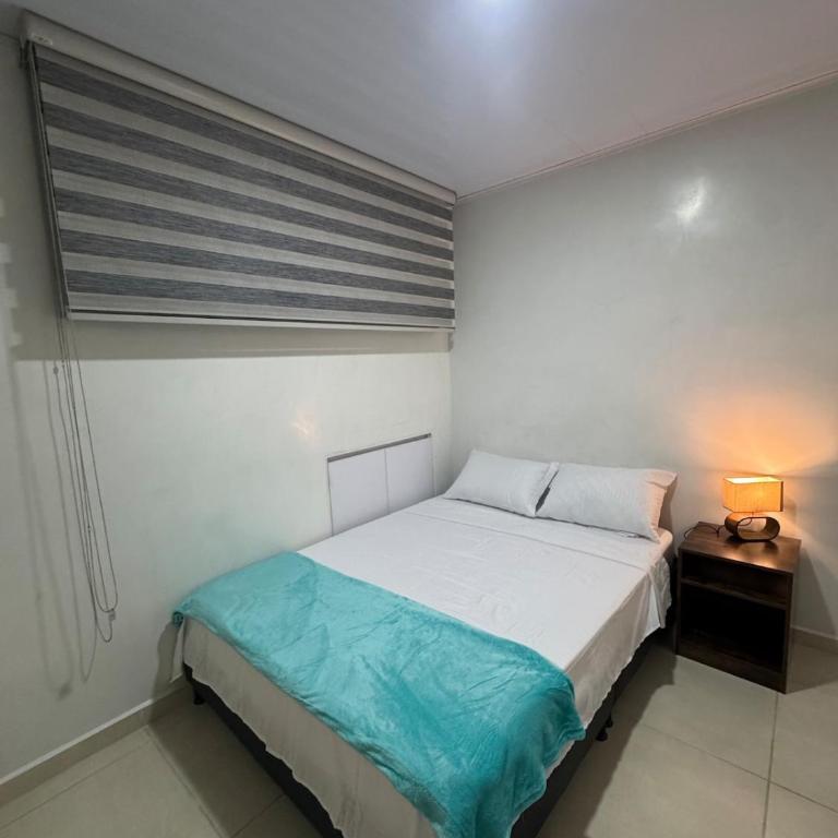 Apartamento Céntrico con Piscina en la Ciudad - Three-Bedroom Apartment - 14