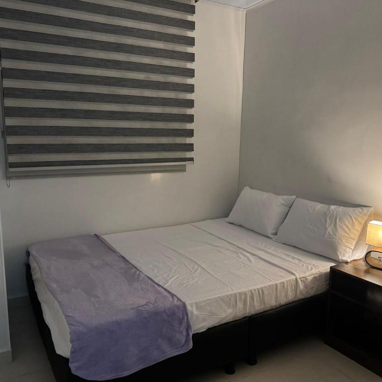 Apartamento Céntrico con Piscina en la Ciudad - Three-Bedroom Apartment - 20