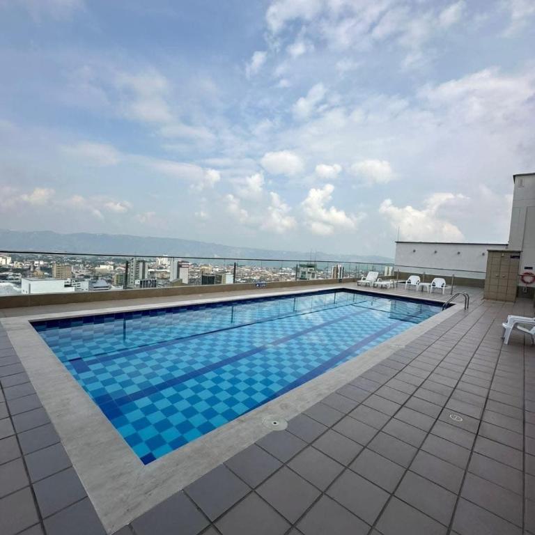 Apartamento Céntrico con Piscina en la Ciudad - Three-Bedroom Apartment - 39