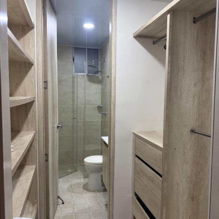 Apartamento Céntrico con Piscina en la Ciudad - Three-Bedroom Apartment - 21