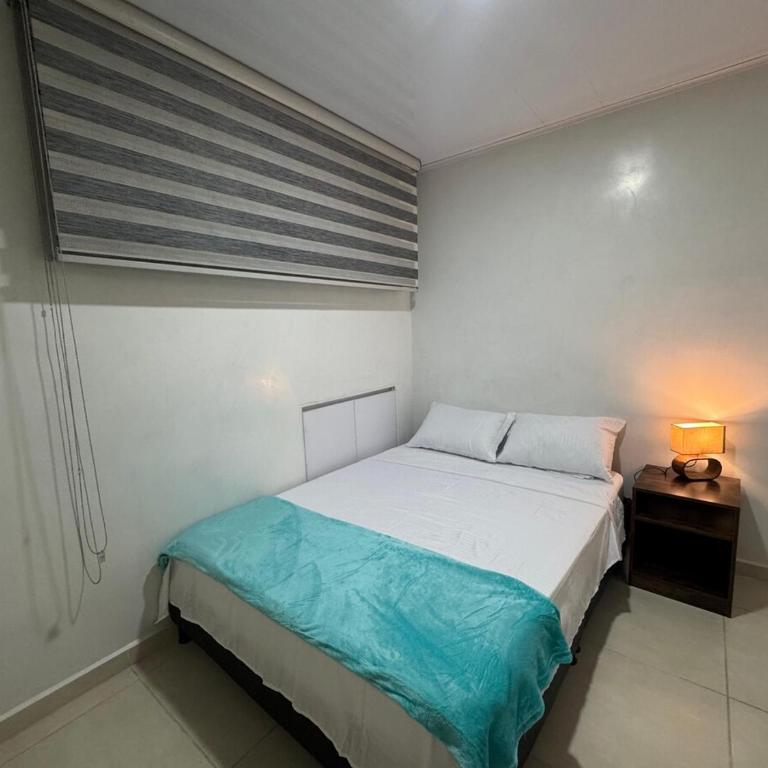 Apartamento Céntrico con Piscina en la Ciudad - Three-Bedroom Apartment - 17