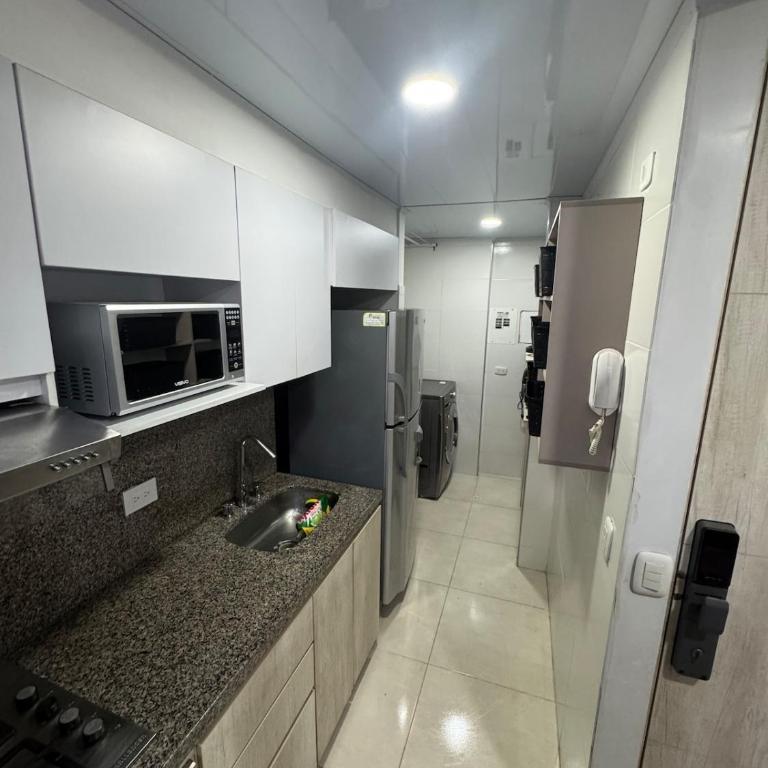 Apartamento Céntrico con Piscina en la Ciudad - Three-Bedroom Apartment - 35