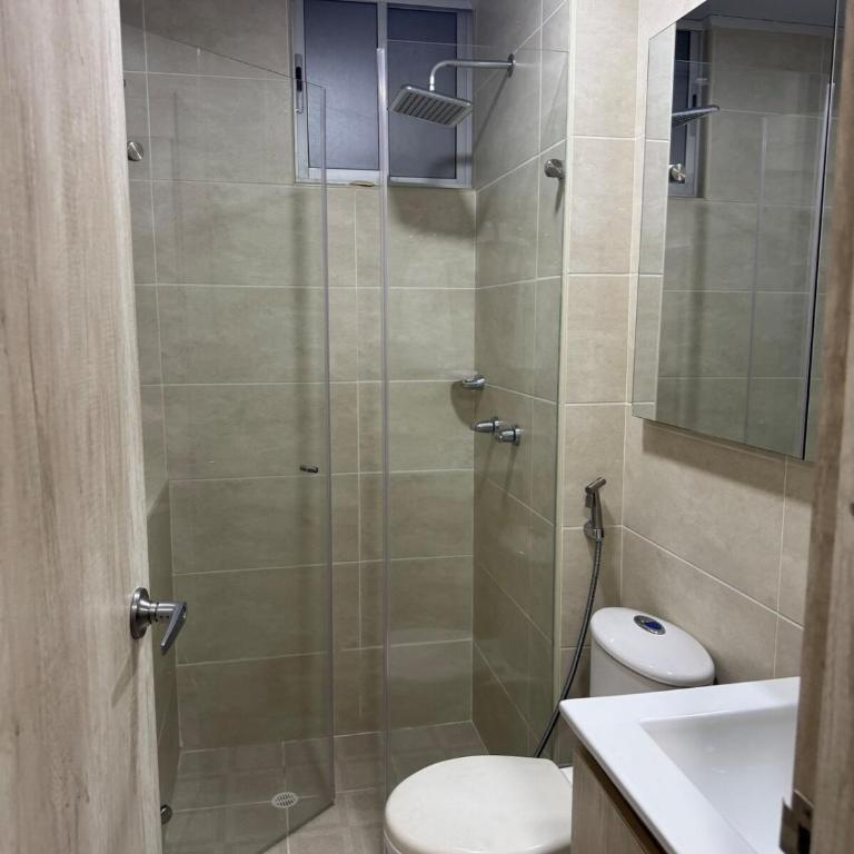 Apartamento Céntrico con Piscina en la Ciudad - Three-Bedroom Apartment - 23