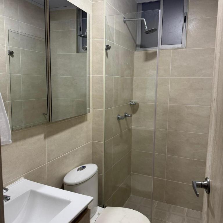 Apartamento Céntrico con Piscina en la Ciudad - Three-Bedroom Apartment - 28
