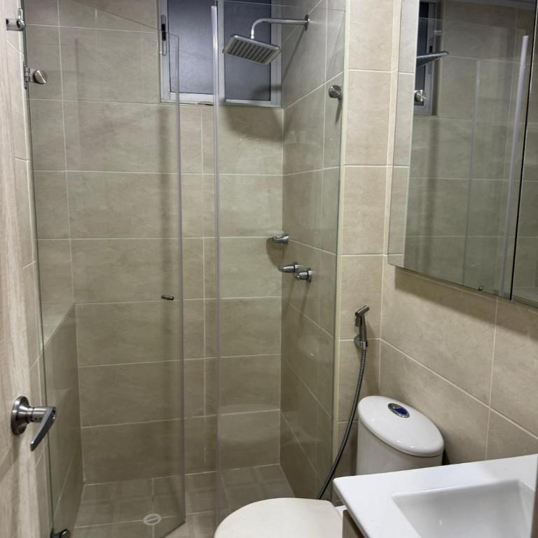 Apartamento Céntrico con Piscina en la Ciudad - Three-Bedroom Apartment - 22