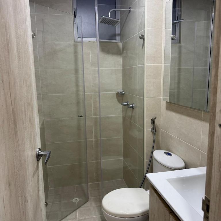 Apartamento Céntrico con Piscina en la Ciudad - Three-Bedroom Apartment - 24