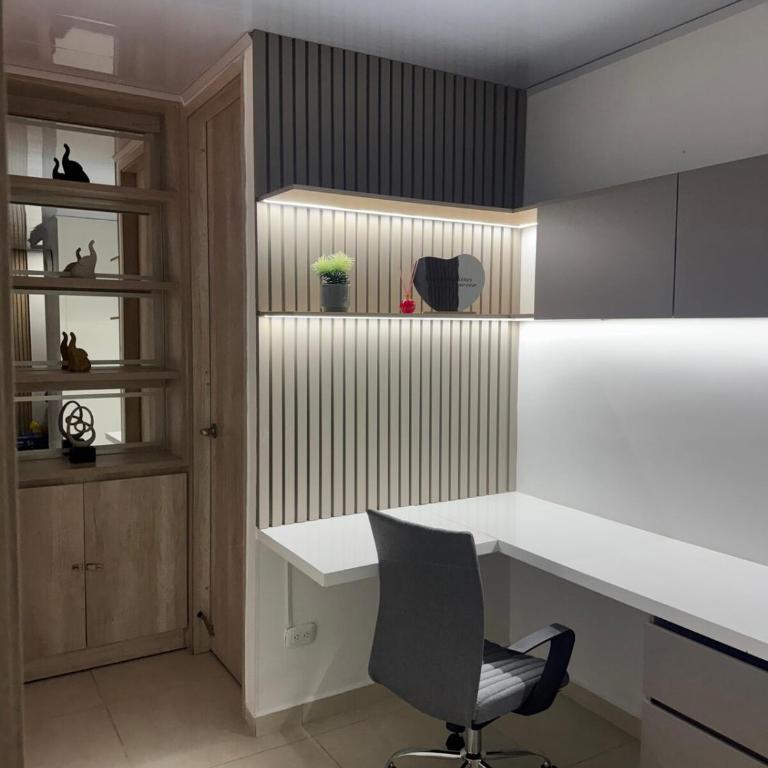Apartamento Céntrico con Piscina en la Ciudad - Three-Bedroom Apartment - 33