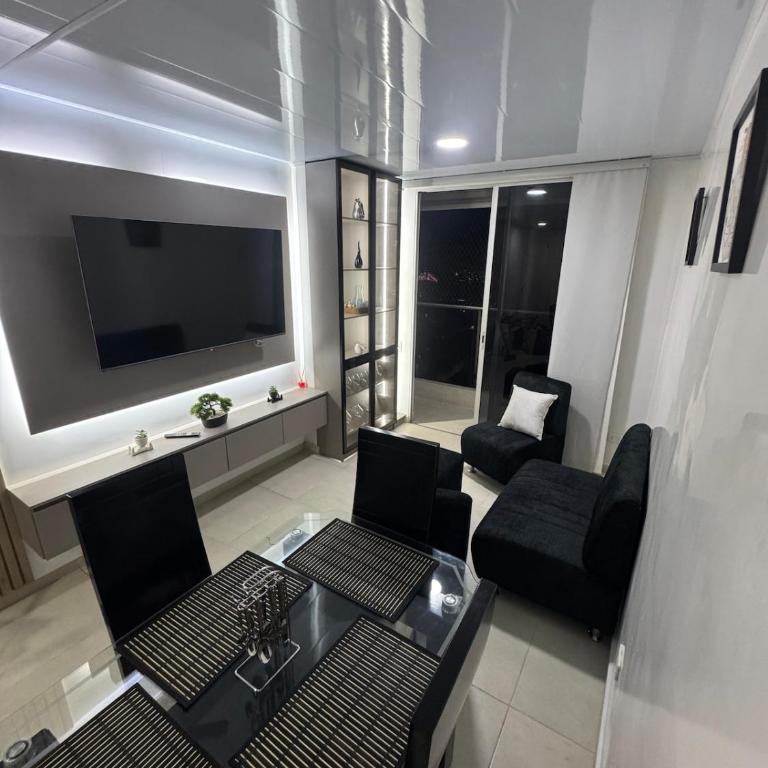 Apartamento Céntrico con Piscina en la Ciudad - Three-Bedroom Apartment - 6