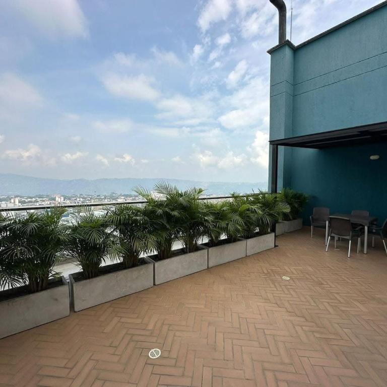 Apartamento Céntrico con Piscina en la Ciudad - Three-Bedroom Apartment - 41