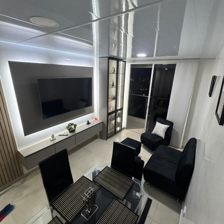 Apartamento Céntrico con Piscina en la Ciudad - Three-Bedroom Apartment - 4