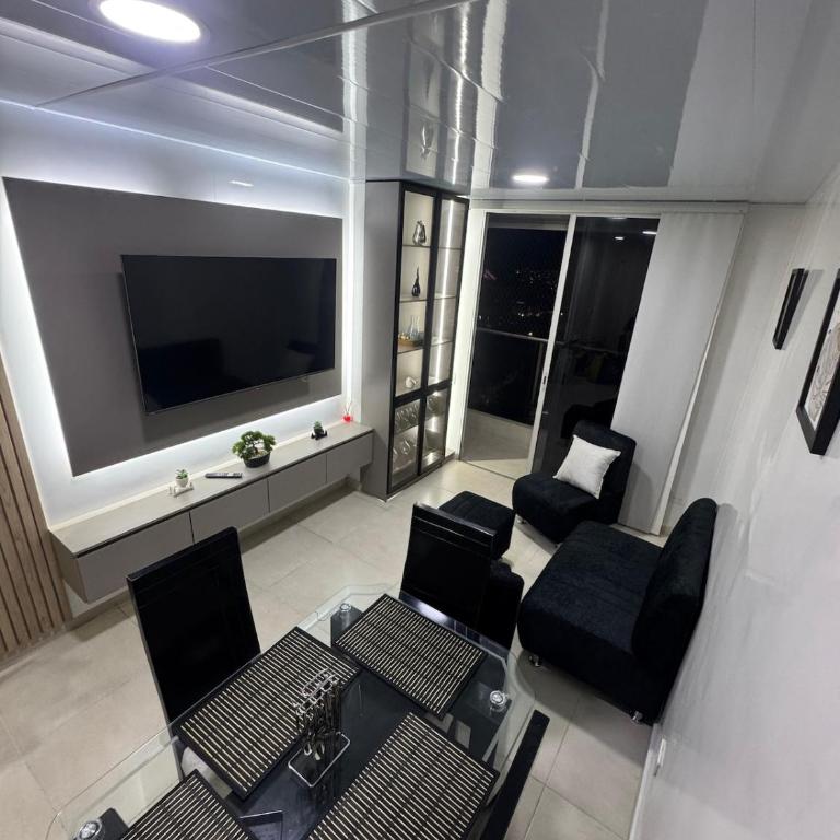 Apartamento Céntrico con Piscina en la Ciudad - Three-Bedroom Apartment - 7