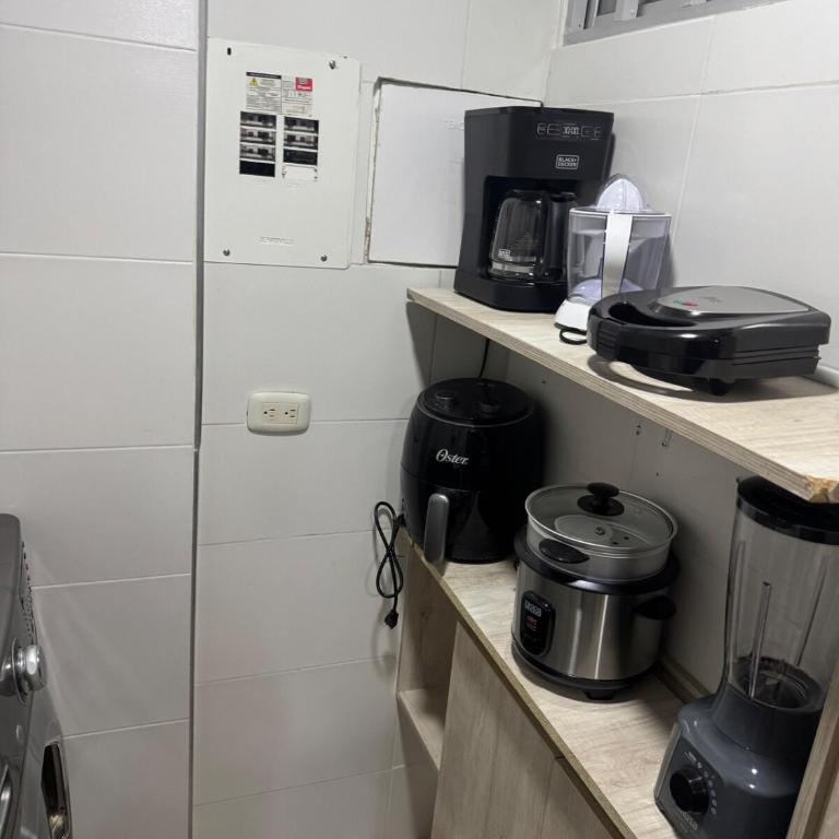 Apartamento Céntrico con Piscina en la Ciudad - Three-Bedroom Apartment - 11