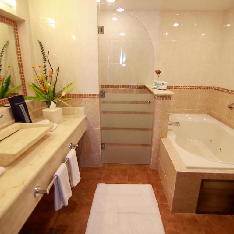 Wyndham Merida - Junior Suite with Balcony - 7