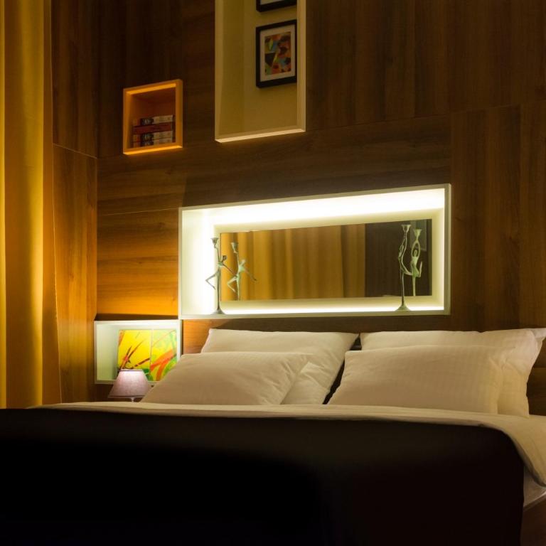 B&B Wimbledon Garni Concept - Dvokrevetna Soba s Bračnim Krevetom i Sopstvenim Spoljnim Kupatilom - 4