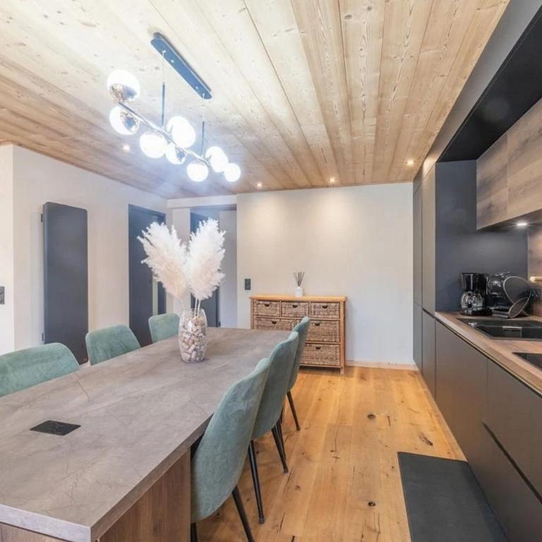 Cozy chalet slopes Balcony - Maison de Vacances - 11