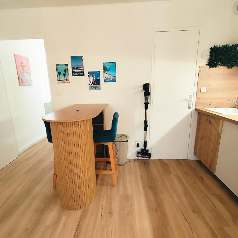 Élégant T2 au cœur du Toulon historique - One-Bedroom Apartment - 4