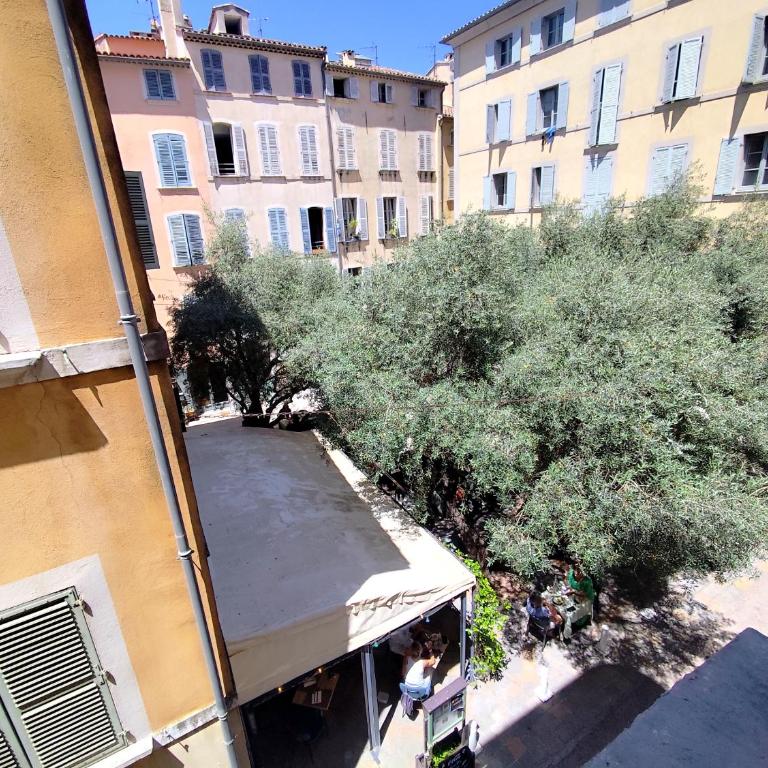 Élégant T2 au cœur du Toulon historique - One-Bedroom Apartment - 2