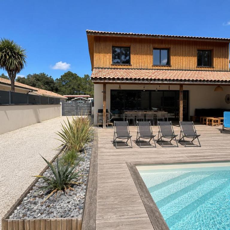 Villa 4 chambres, climatisation piscine chauffée et privée - Four-Bedroom House - 1