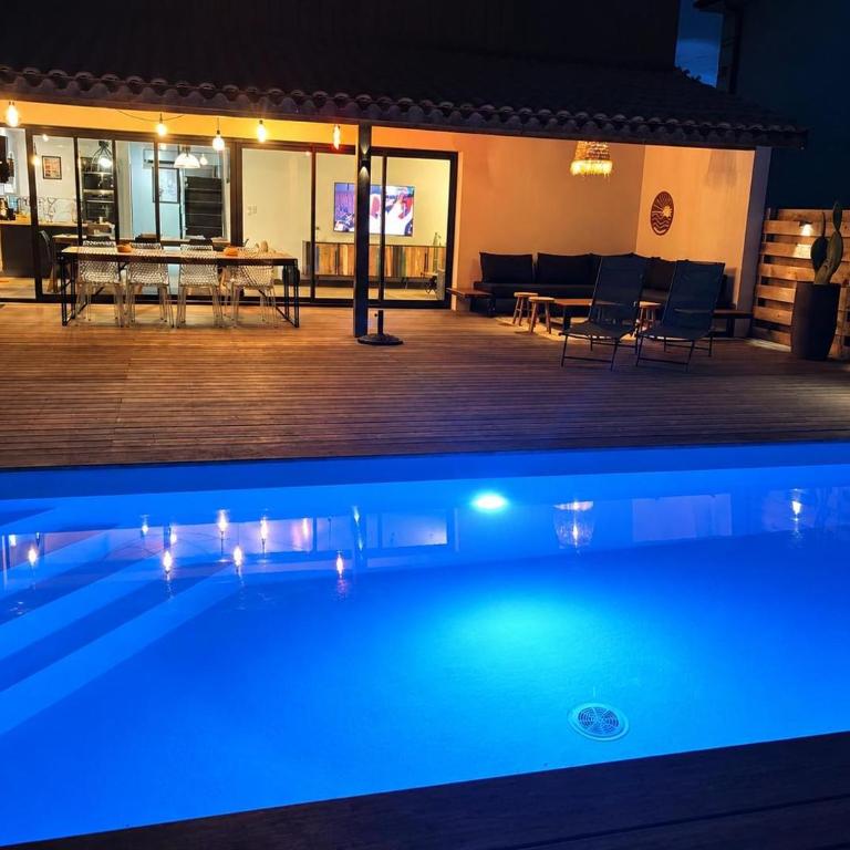 Villa 4 chambres, climatisation piscine chauffée et privée - Four-Bedroom House - 11