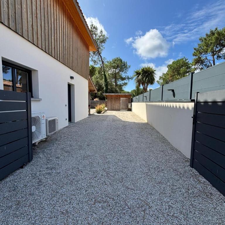 Villa 4 chambres, climatisation piscine chauffée et privée - Four-Bedroom House - 18