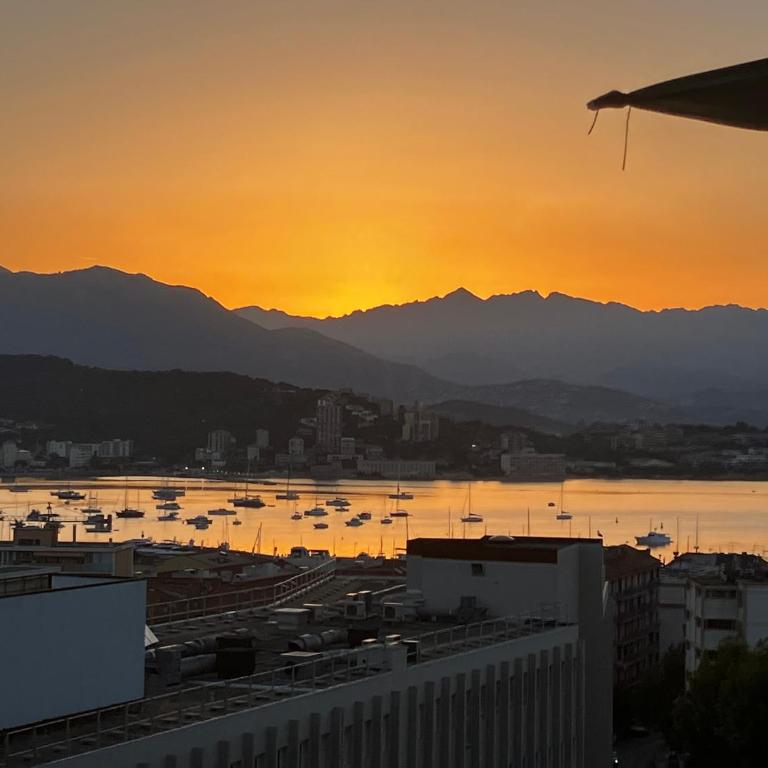 Très bel appartement avec terrasse de 87m2 avec une superbe vue panoramique sur la baie d Ajaccio - Apartment mit 2 Schlafzimmern - 4