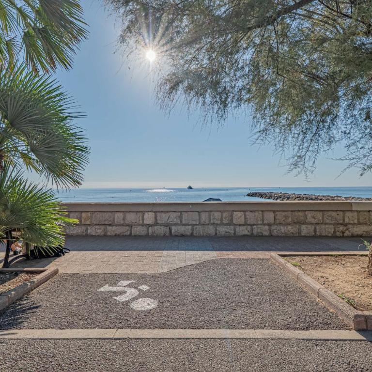 Studio avec terrasse - Plage à pied - Apartment - 23