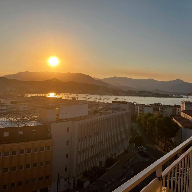 Très bel appartement avec terrasse de 87m2 avec une superbe vue panoramique sur la baie d Ajaccio - Apartment mit 2 Schlafzimmern - 65