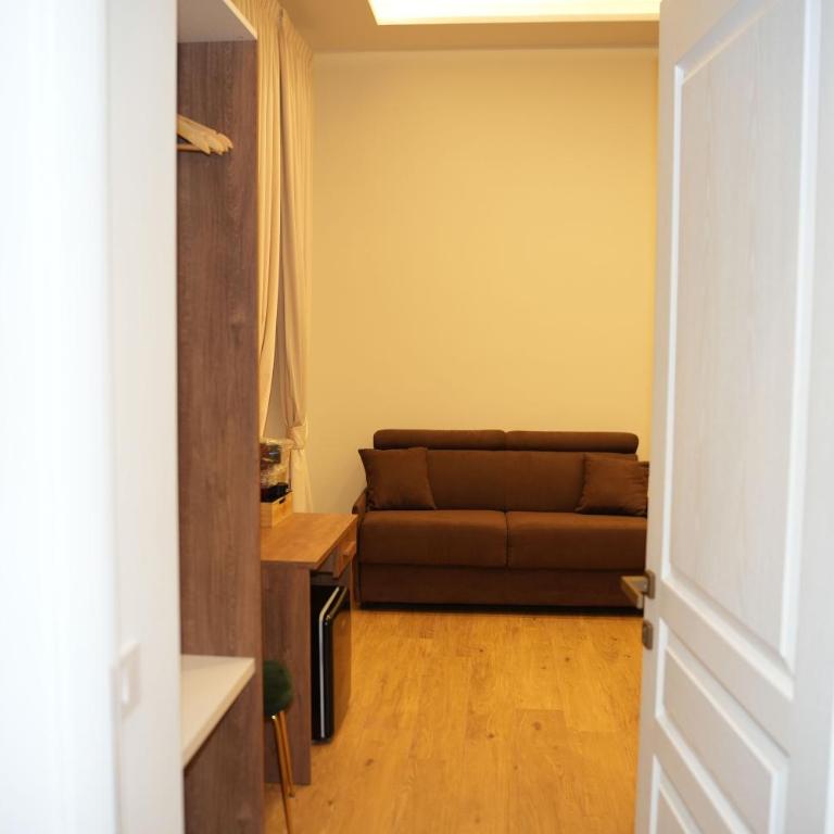 Rachel Rooms - Two-Bedroom Apartment - 13