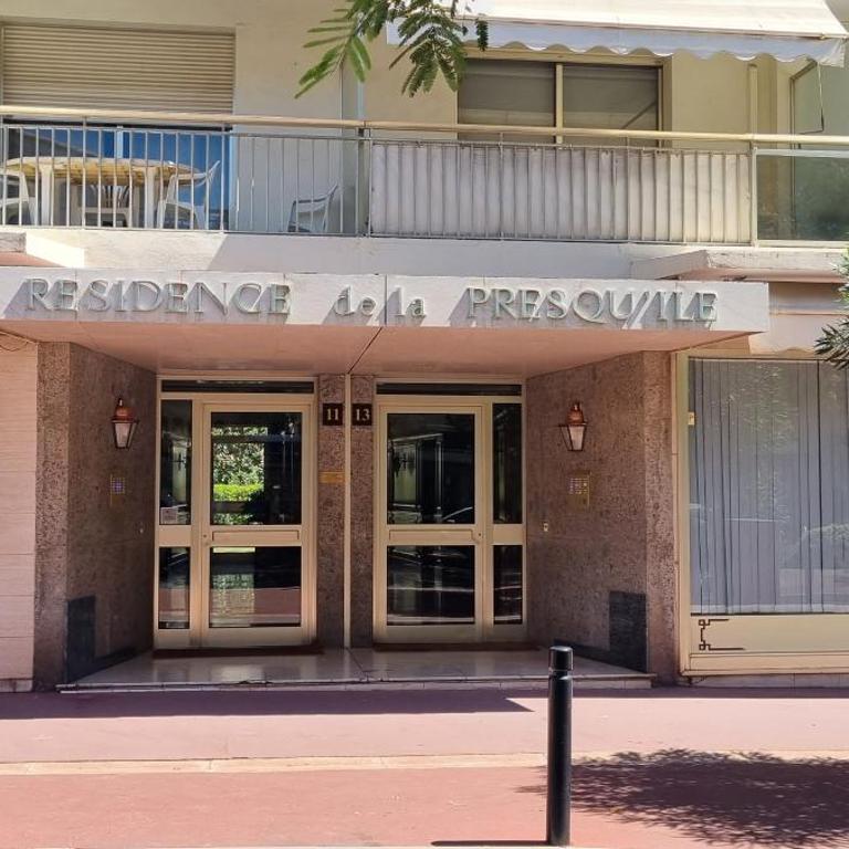 Appartement 50m2 rénové, parking, Plages à 250m, Quartier Pointe Croisette - Apartment mit 1 Schlafzimmer - 2
