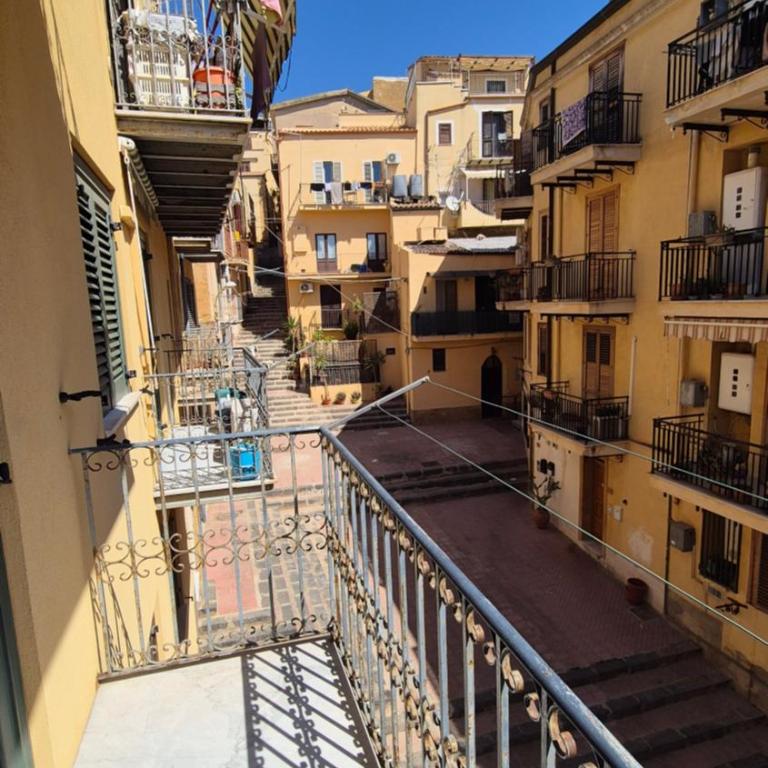 Casa Mia - Appartamento con 2 Camere da Letto e Balcone - 82