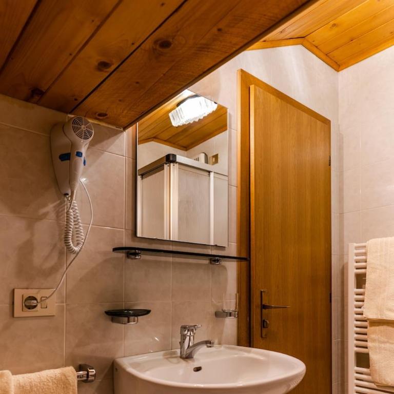 Luxury Alpine Suites Ultimate Comfort Parking and WiFi - Luxuriöse Ferienwohnung mit 4 Schlafzimmern - 17