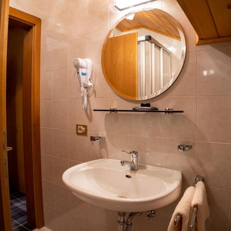 Luxury Alpine Suites Ultimate Comfort Parking and WiFi - Luxuriöse Ferienwohnung mit 4 Schlafzimmern - 13
