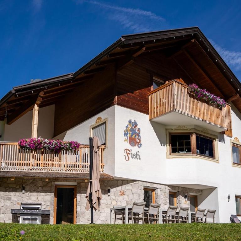 Luxury Alpine Suites Ultimate Comfort Parking and WiFi - Luxuriöse Ferienwohnung mit 4 Schlafzimmern - 1
